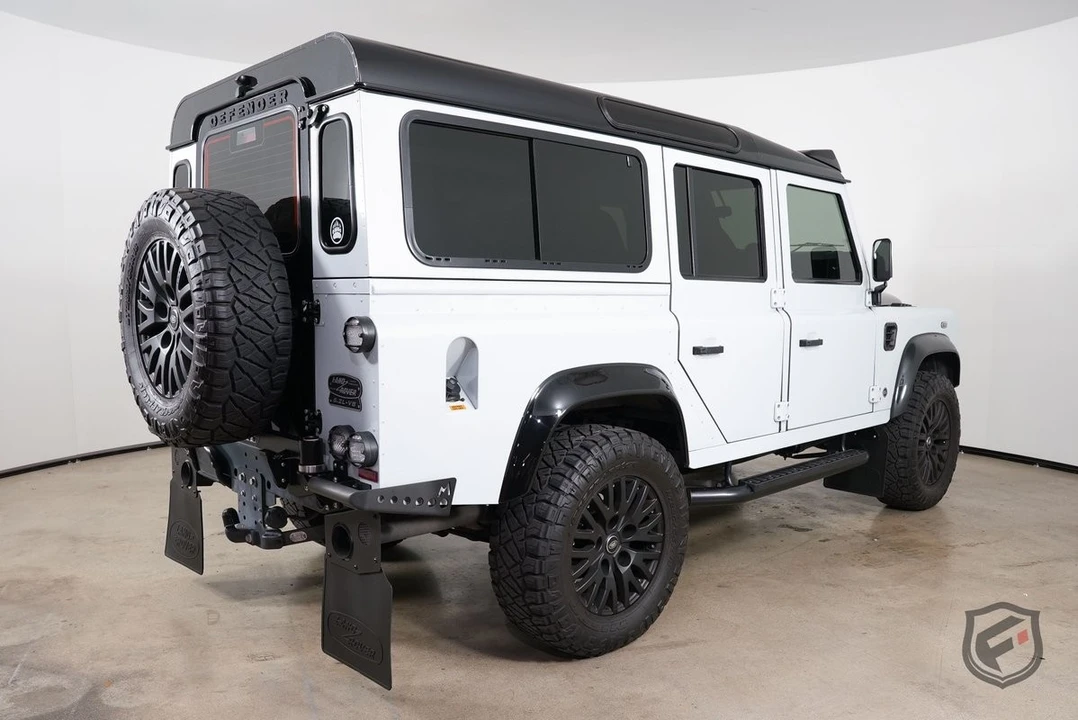2017 Land Rover Defender 110 - Image 9 of 31