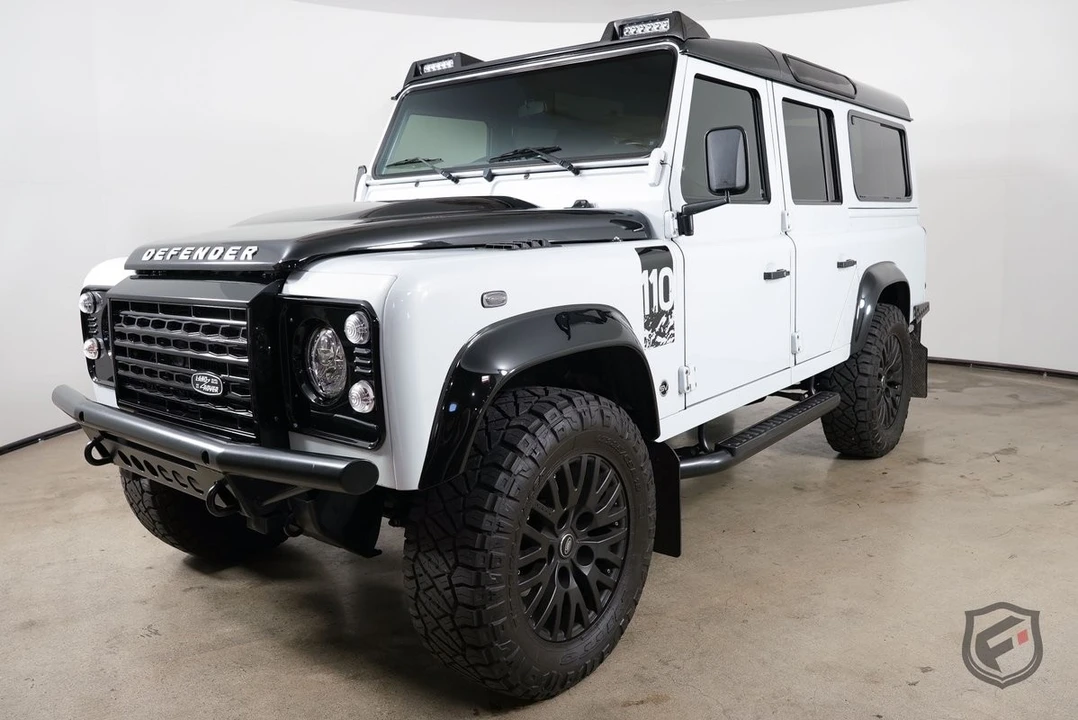 2017 Land Rover Defender 110 - Image 4 of 31