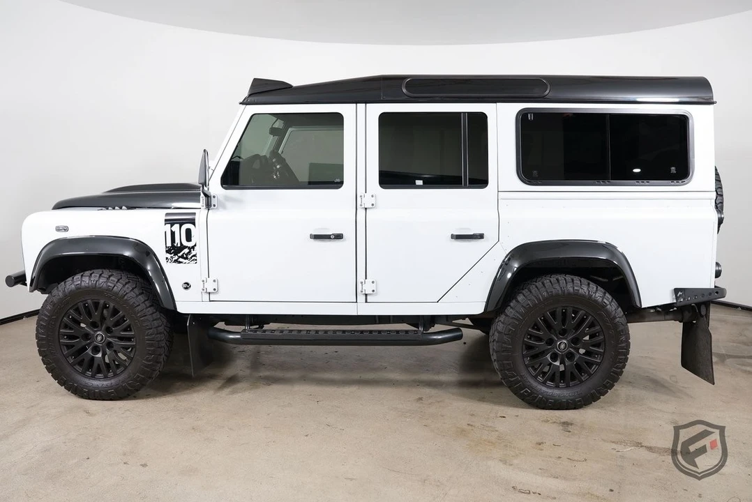 2017 Land Rover Defender 110 - Image 6 of 31