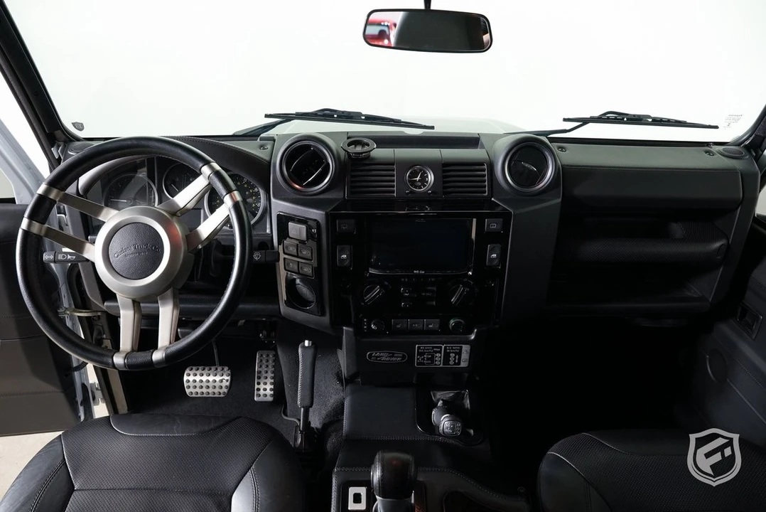 2017 Land Rover Defender 110 - Image 20 of 31