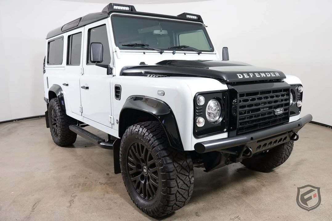 2017 Land Rover Defender 110 - Image 2 of 31