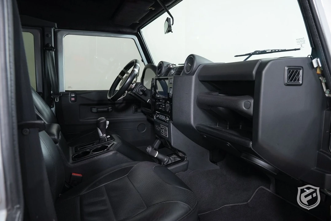 2017 Land Rover Defender 110 - Image 27 of 31