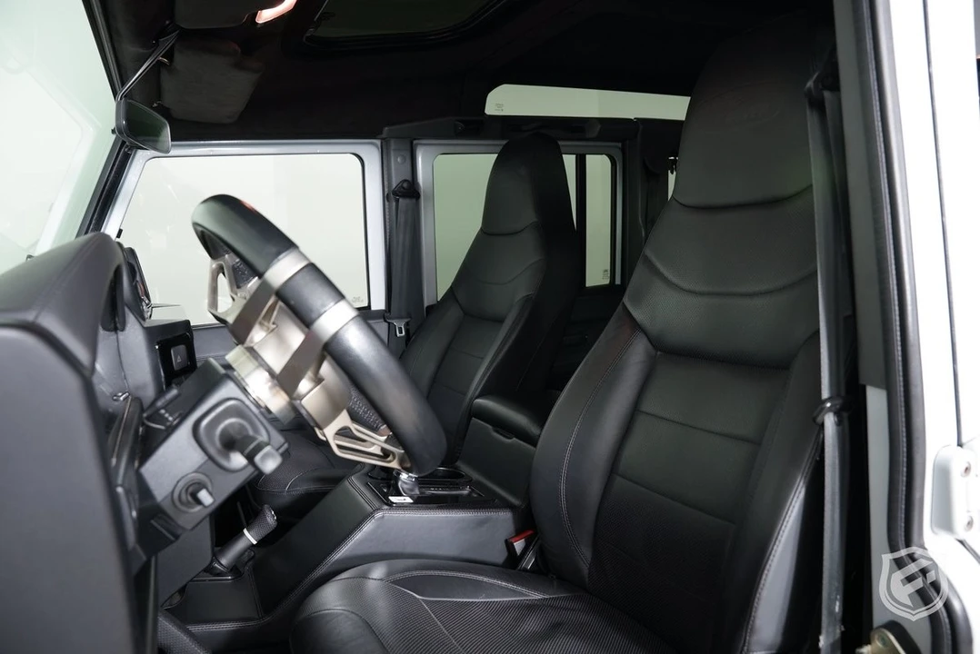 2017 Land Rover Defender 110 - Image 16 of 31