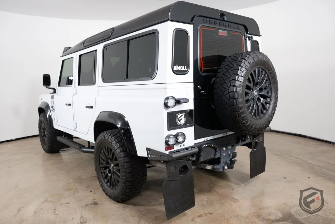 2017 Land Rover Defender - Image 7 of 31