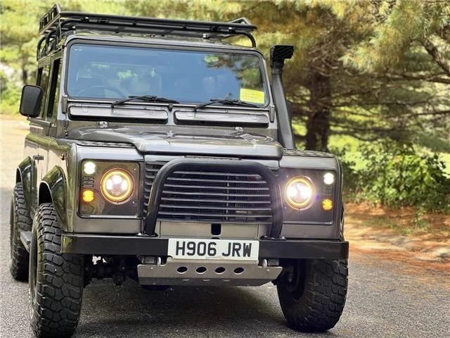 2017 Land Rover Defender 90 - Image 18 of 21