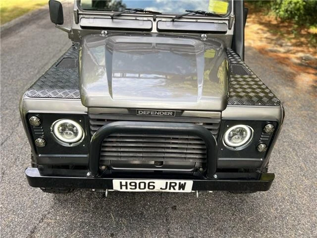 2017 Land Rover Defender 90 - Image 14 of 21