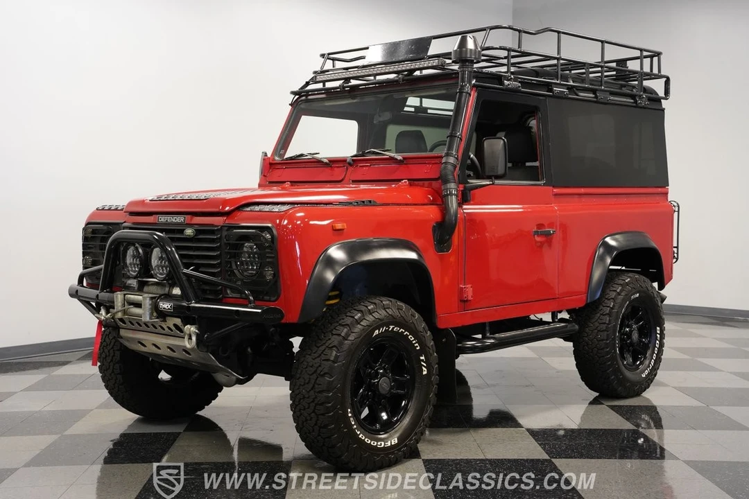 2017 Land Rover Defender 90 - Image 5 of 12