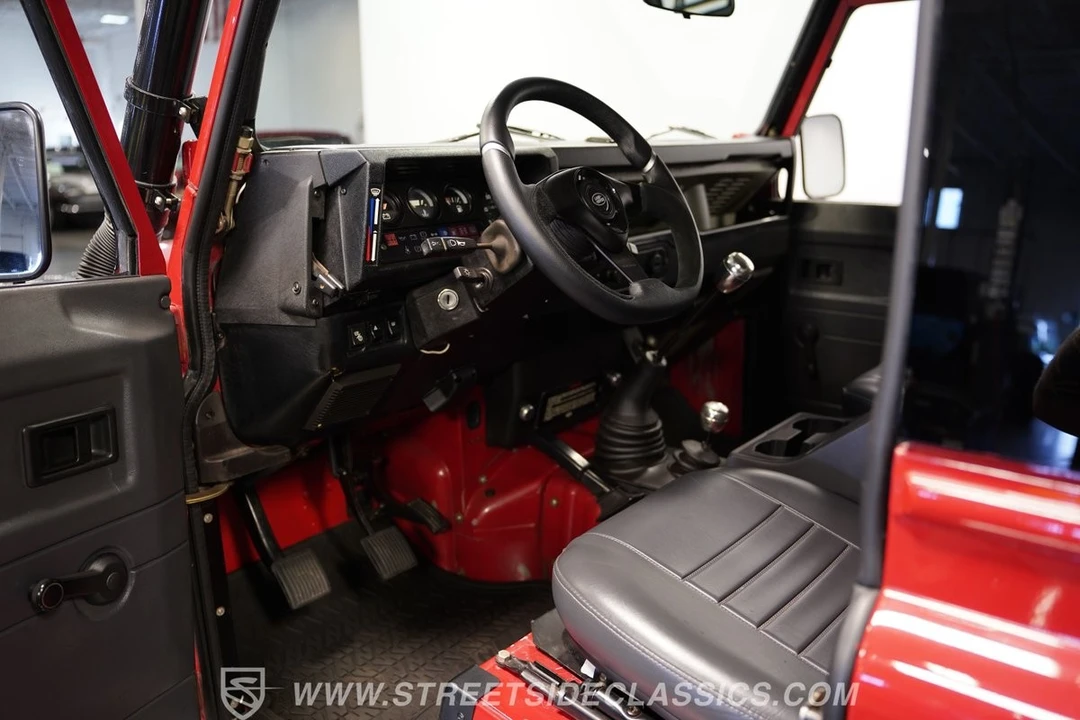 2017 Land Rover Defender 90 - Image 4 of 12