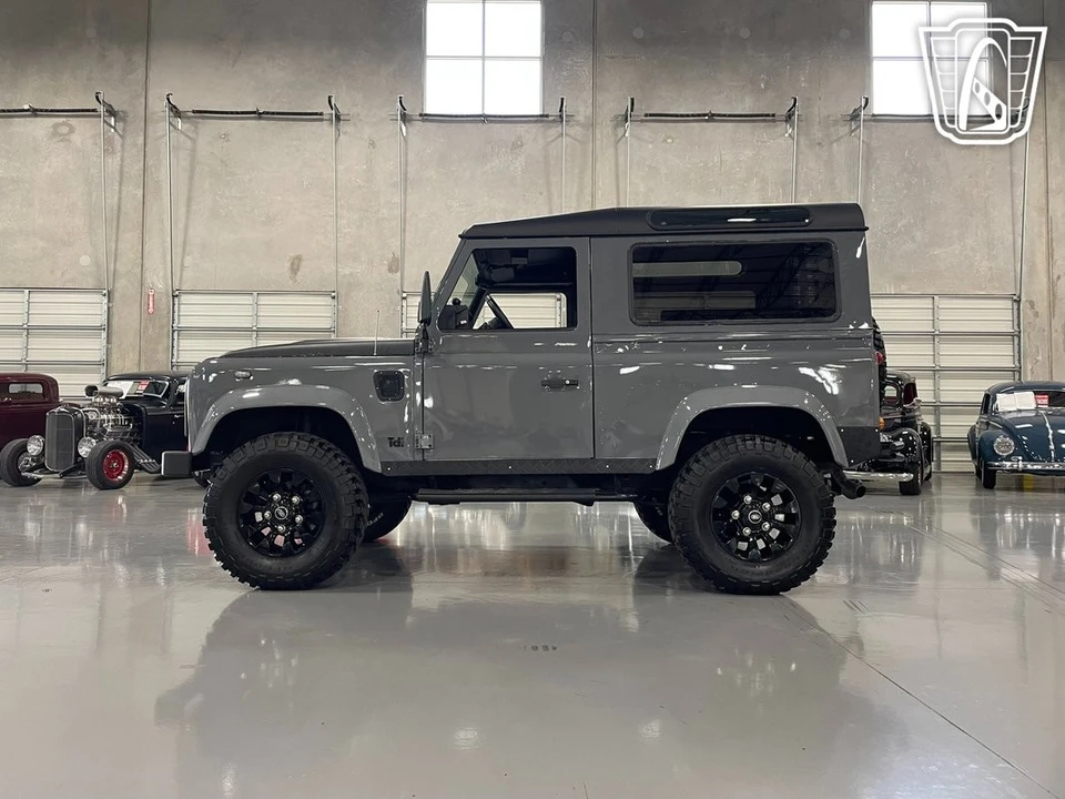 2017 Land Rover Defender 90 - Image 9 of 12