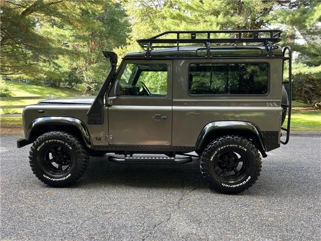 2017 Land Rover Defender 90 - Image 4 of 12