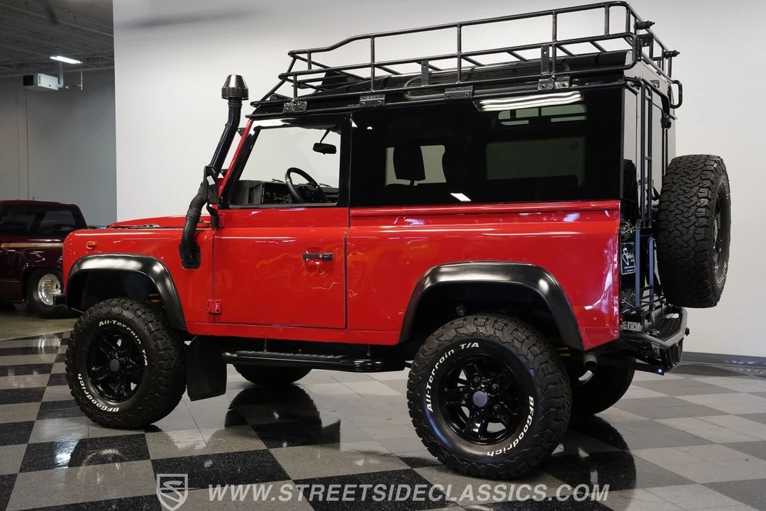 2017 Land Rover Defender 90 - Image 8 of 12