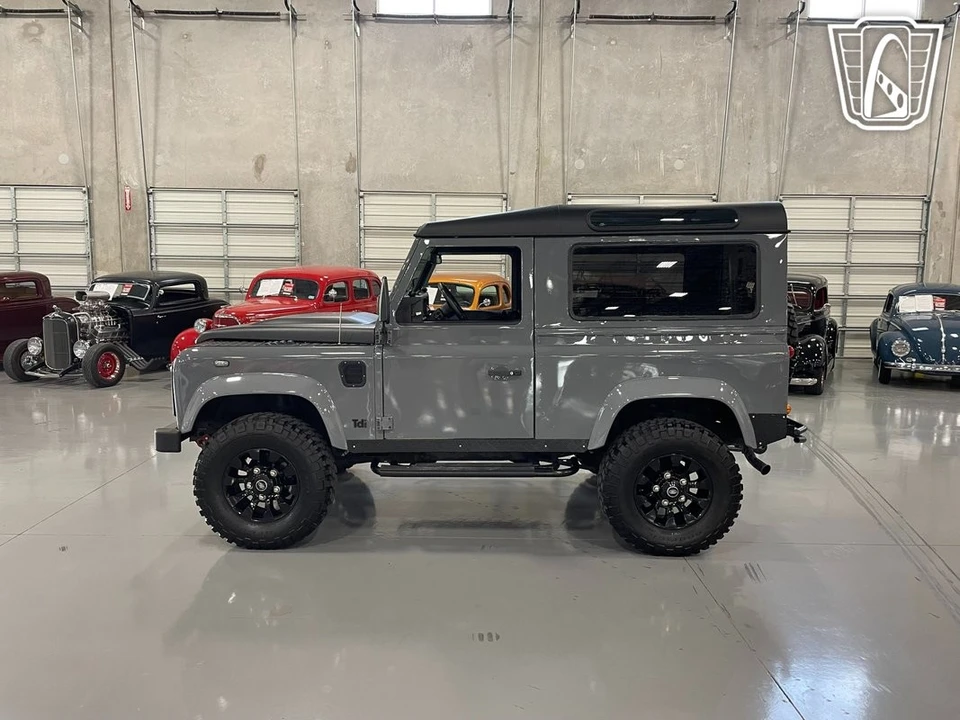 2017 Land Rover Defender 90 - Image 8 of 12