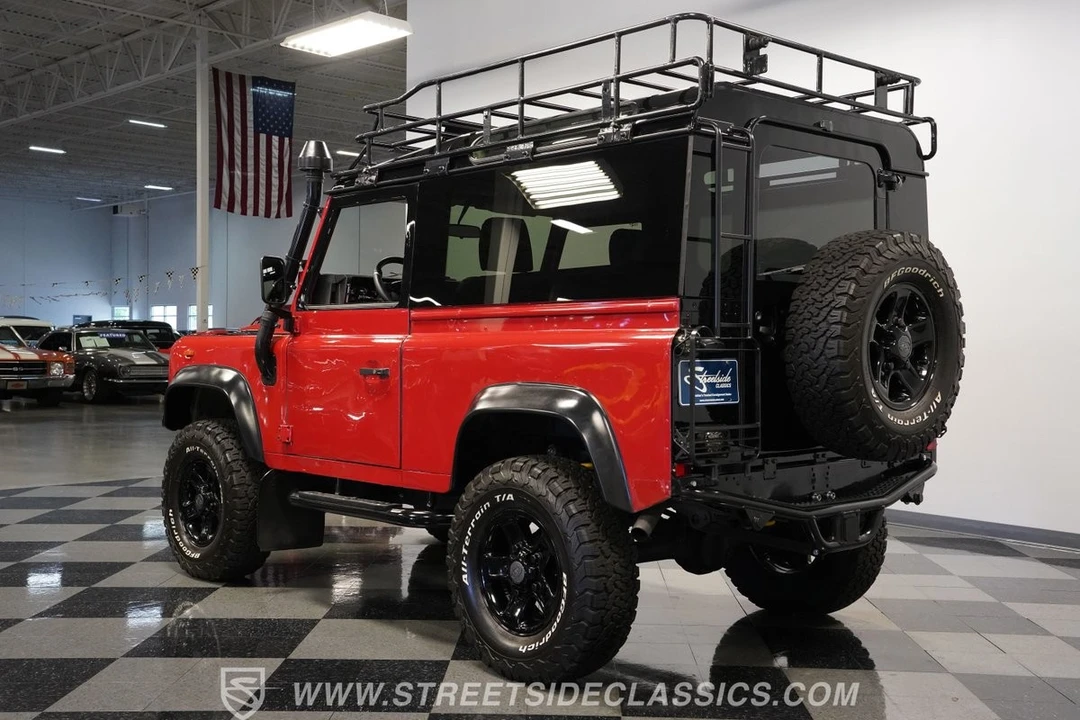 2017 Land Rover Defender 90 - Image 9 of 12