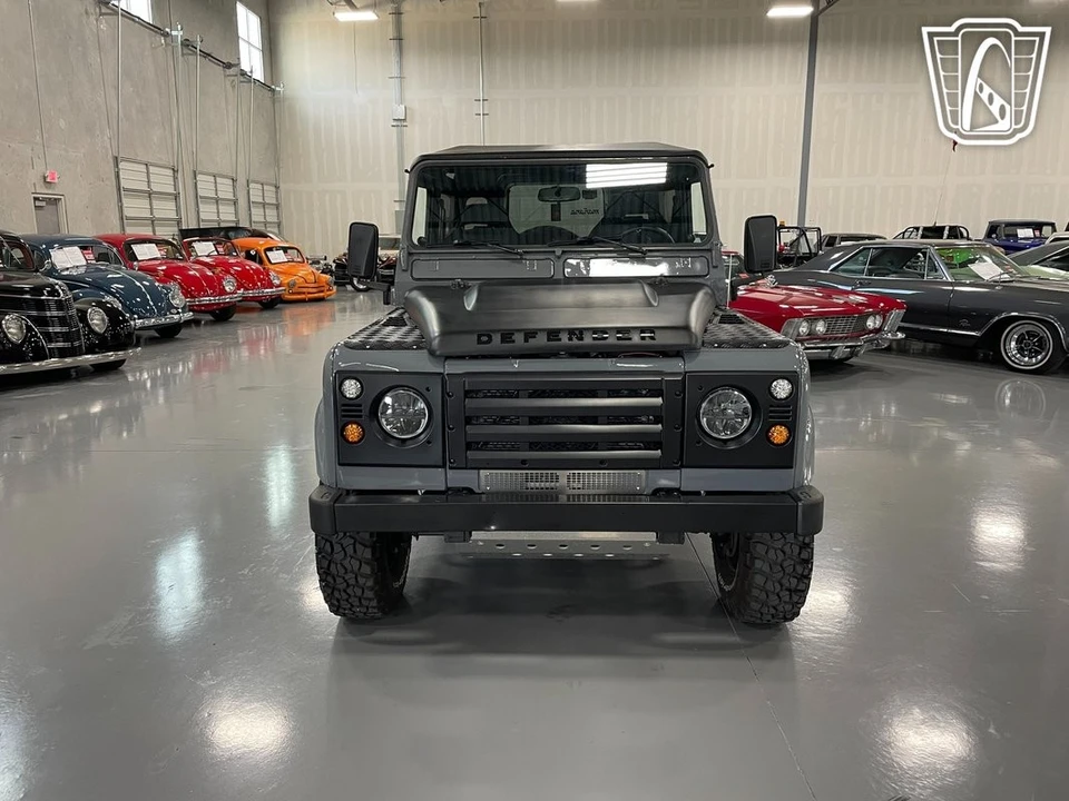 2017 Land Rover Defender 90 - Image 5 of 12
