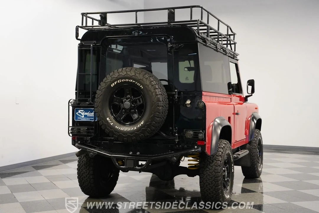 2017 Land Rover Defender 90 - Image 11 of 12