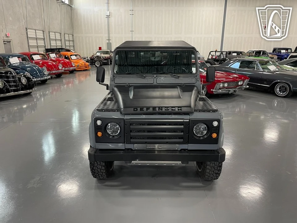 2017 Land Rover Defender 90 - Image 4 of 12