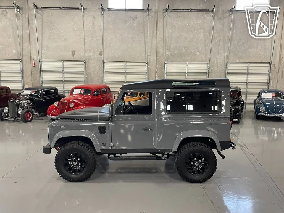 2017 Land Rover Defender 90 - Image 7 of 12
