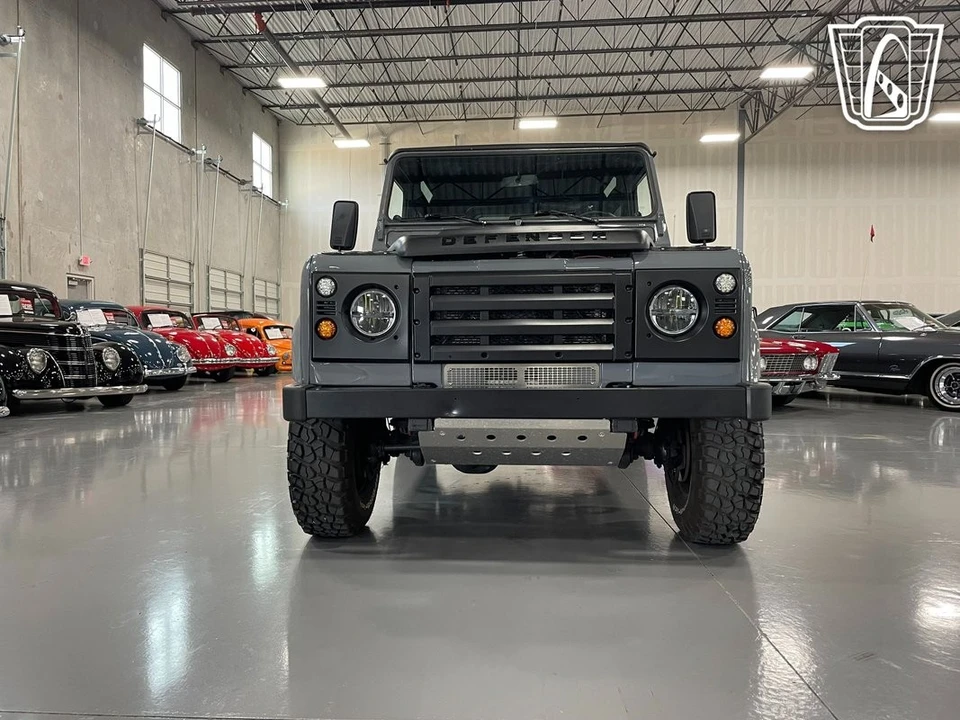2017 Land Rover Defender 90 - Image 6 of 12