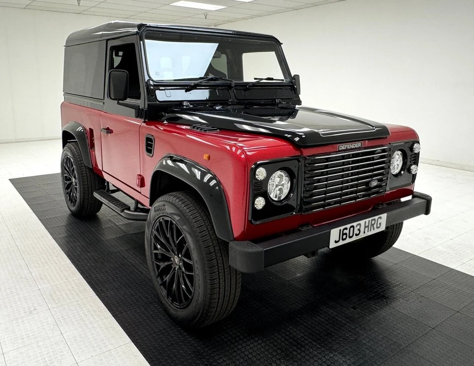 2017 Land Rover Defender 90 - Image 7 of 31