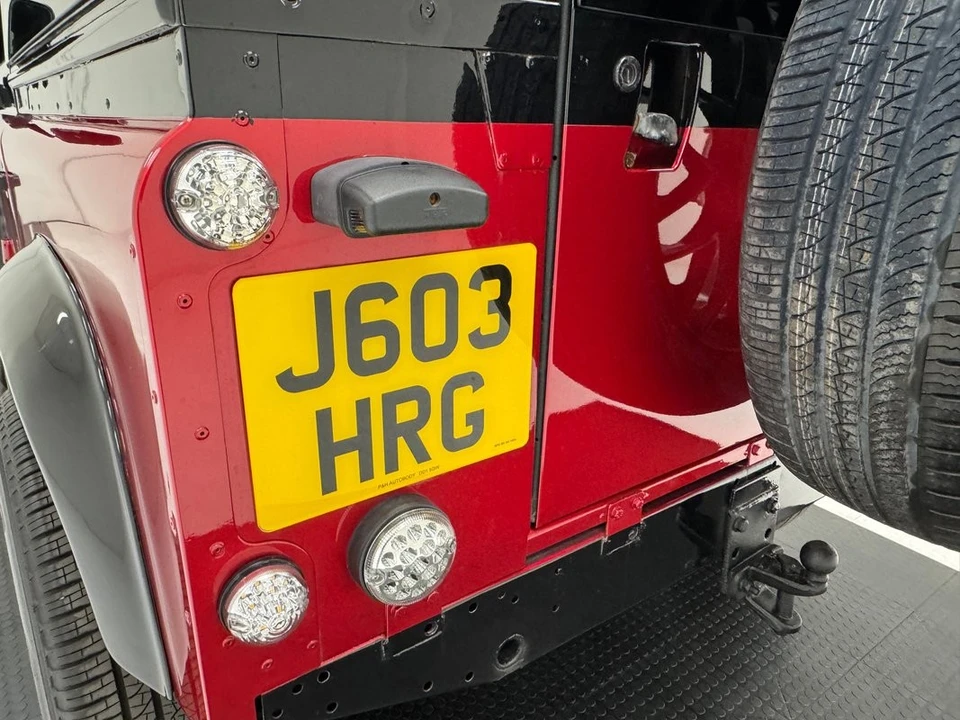 2017 Land Rover Defender 90 - Image 19 of 31