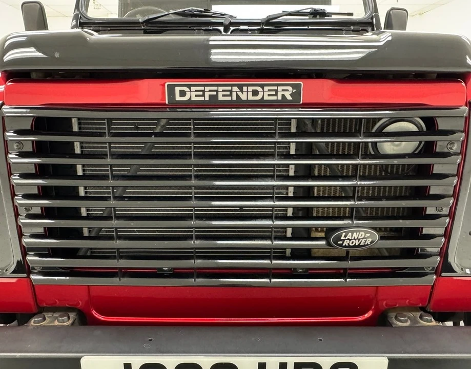 2017 Land Rover Defender 90 - Image 9 of 31
