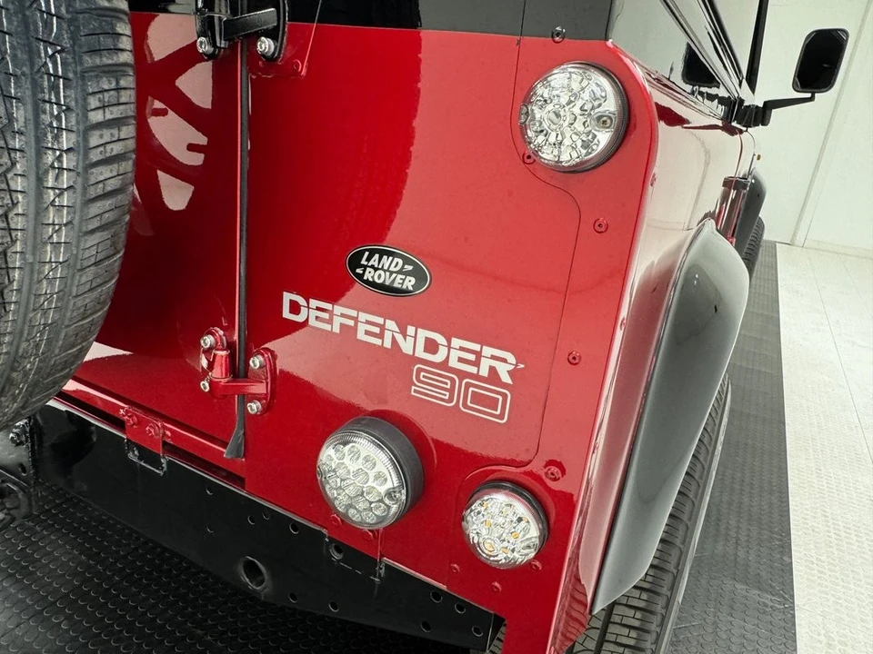 2017 Land Rover Defender 90 - Image 20 of 31