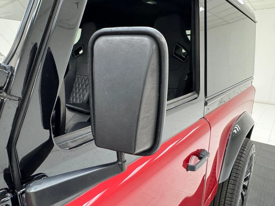 2017 Land Rover Defender 90 - Image 15 of 31