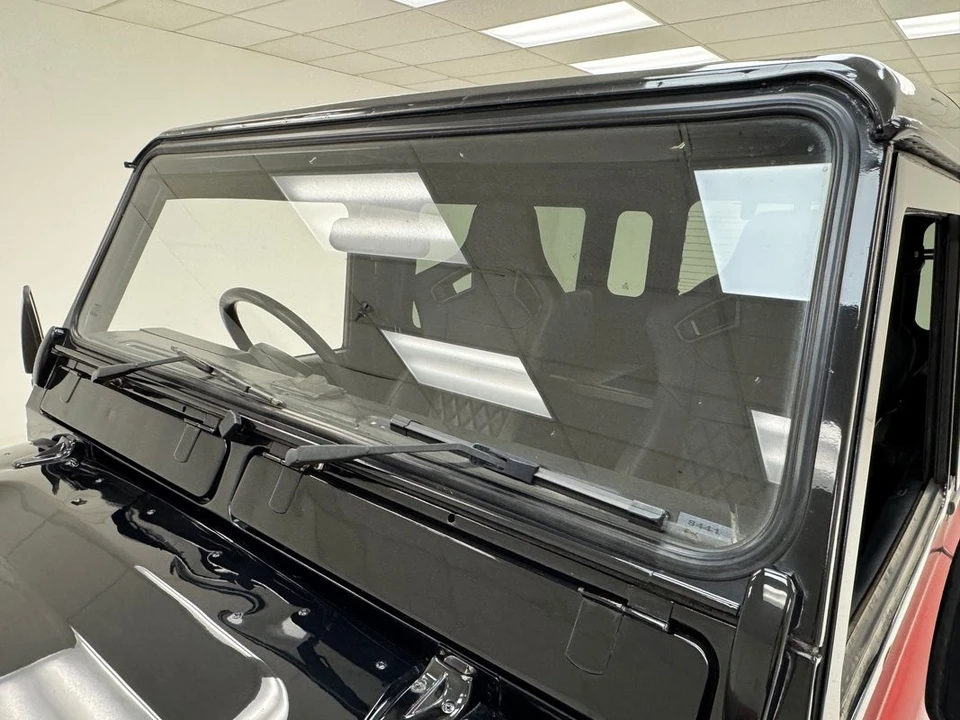2017 Land Rover Defender 90 - Image 13 of 31