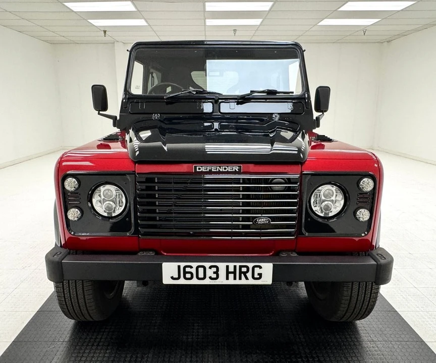 2017 Land Rover Defender 90 - Image 8 of 31