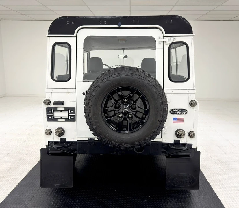 2017 Land Rover Defender 90 - Image 4 of 21