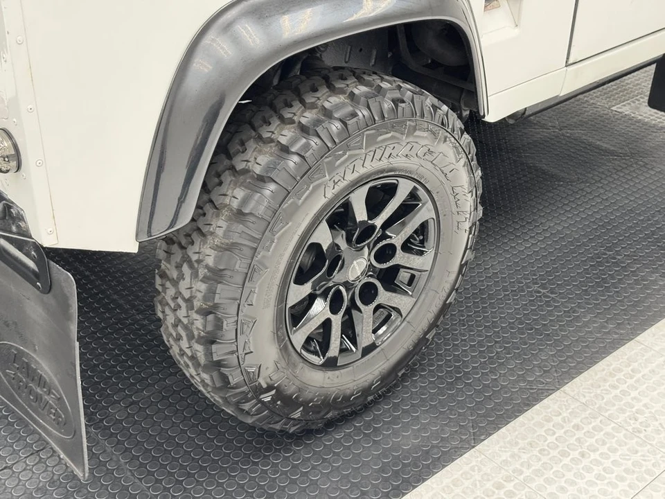 2017 Land Rover Defender 90 - Image 20 of 21
