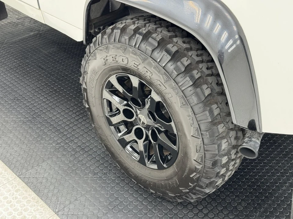 2017 Land Rover Defender 90 - Image 17 of 21