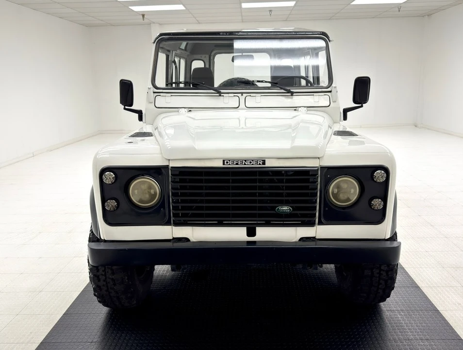 2017 Land Rover Defender 90 - Image 8 of 21