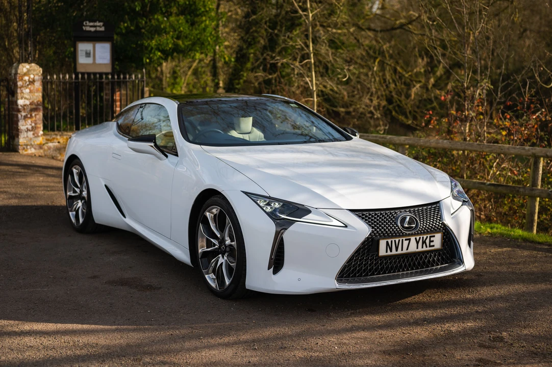 2017 Lexus LC - Image 2 of 31