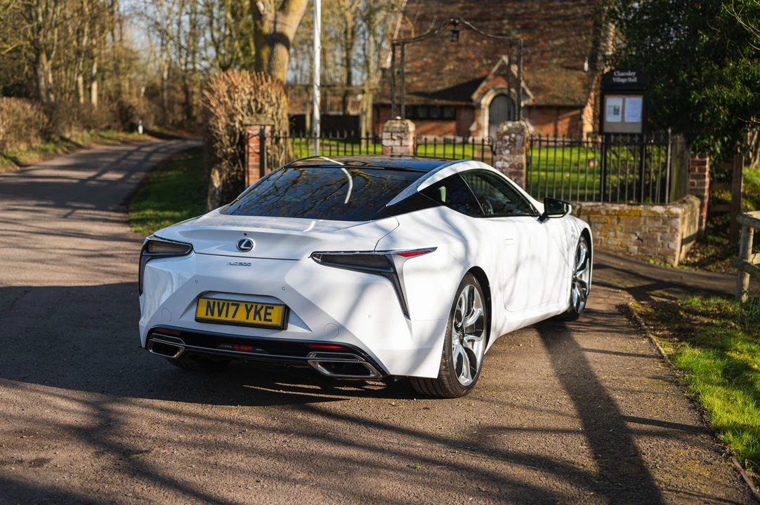 2017 Lexus LC - Image 7 of 31