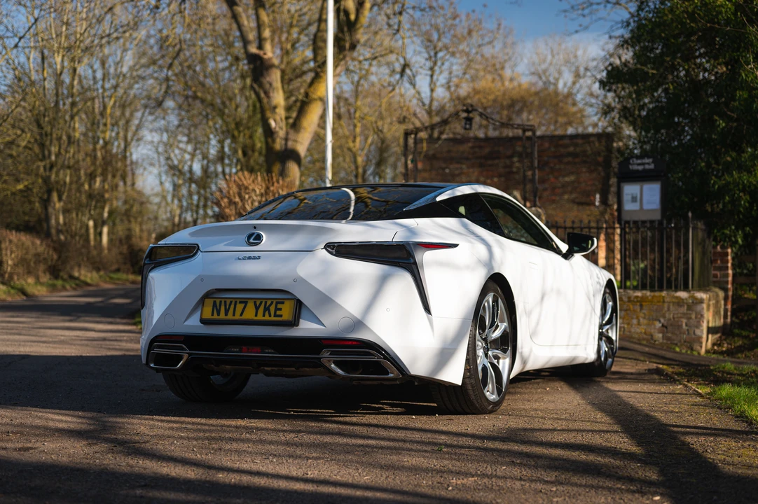 2017 Lexus LC - Image 15 of 31