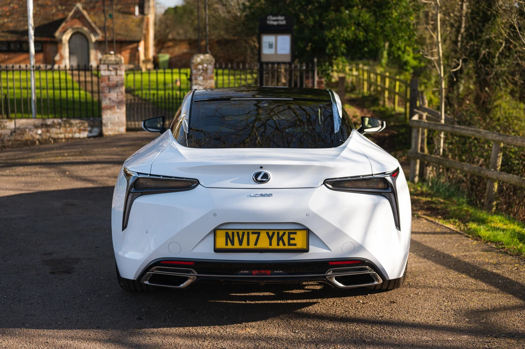 2017 Lexus LC - Image 16 of 31