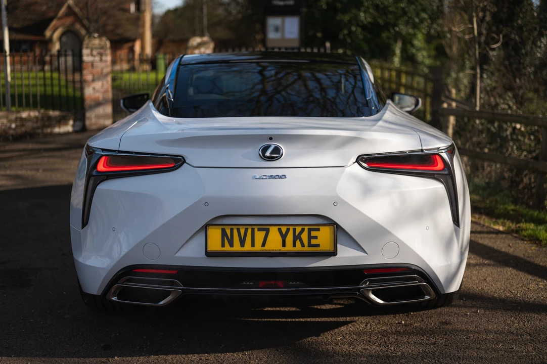 2017 Lexus LC - Image 8 of 31