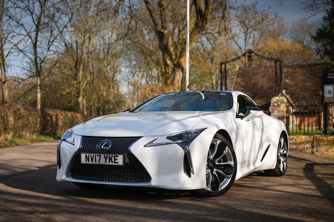2017 Lexus LC - Image 11 of 31