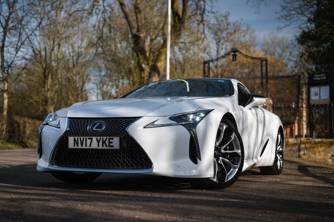 2017 Lexus LC - Image 22 of 31