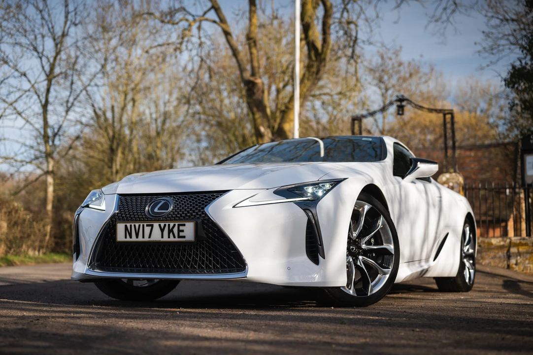 2017 Lexus LC - Image 20 of 31