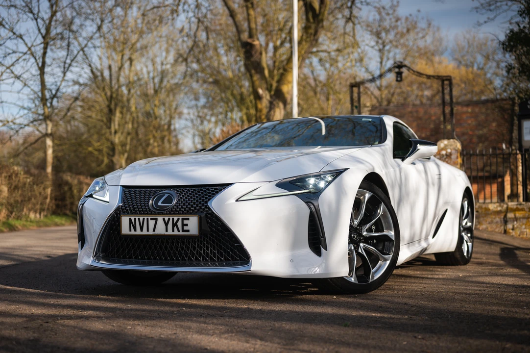 2017 Lexus LC - Image 21 of 31