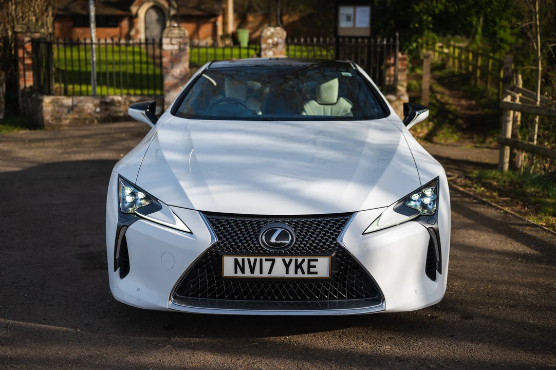 2017 Lexus LC - Image 4 of 31
