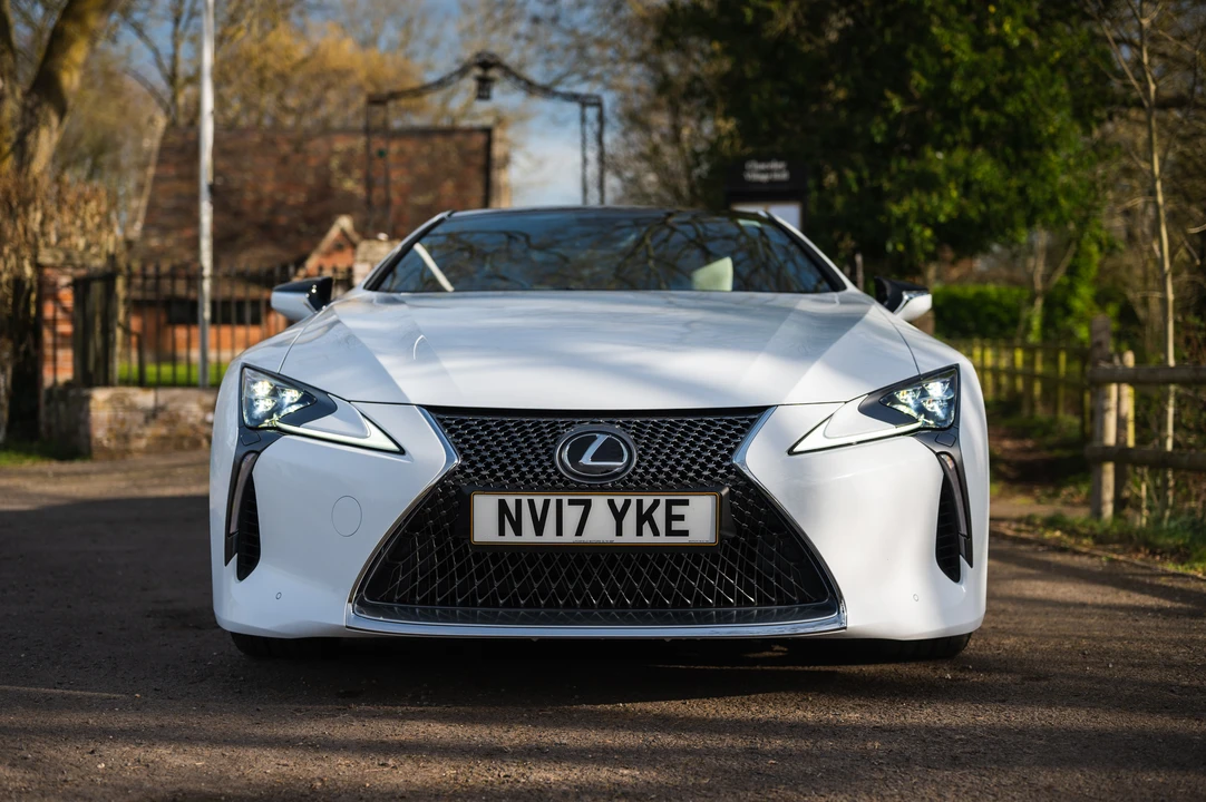 2017 Lexus LC - Image 12 of 31