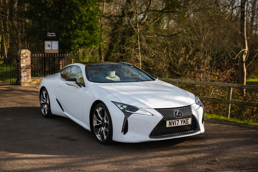 2017 Lexus LC - Image 5 of 31