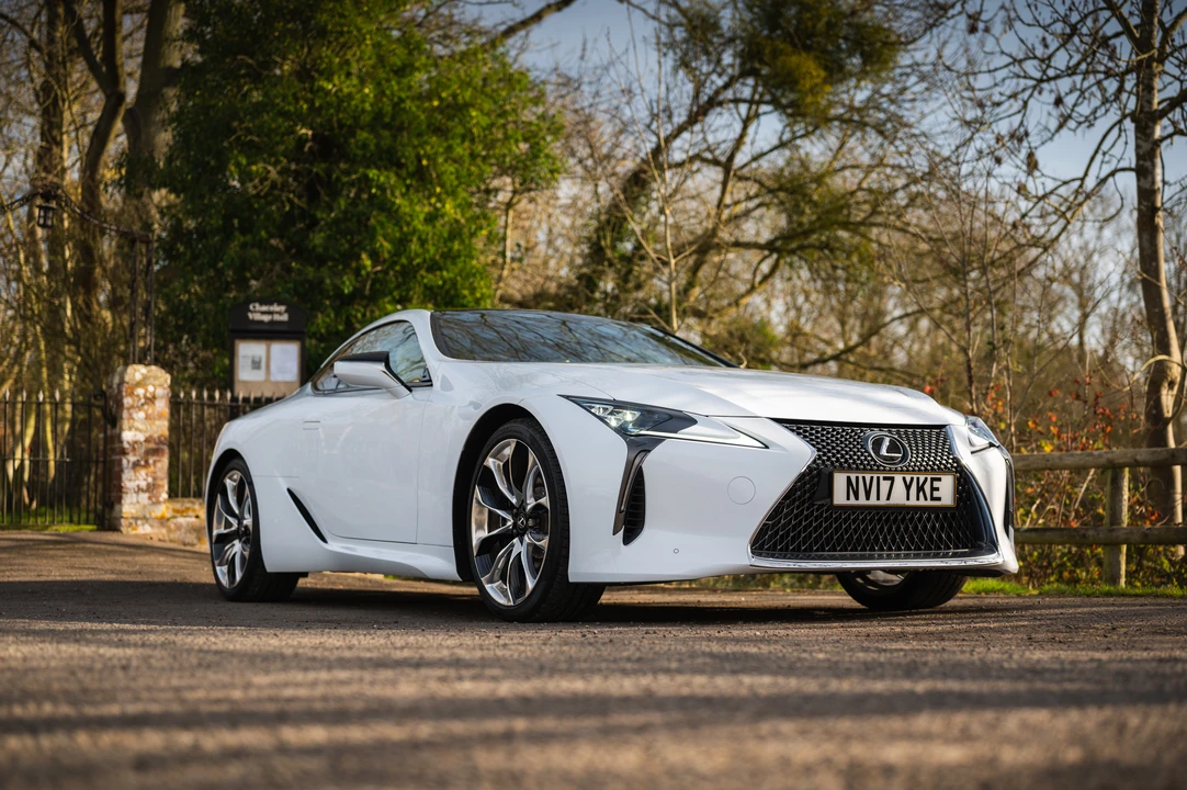 2017 Lexus LC - Image 13 of 31