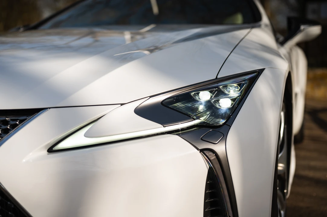 2017 Lexus LC - Image 27 of 31