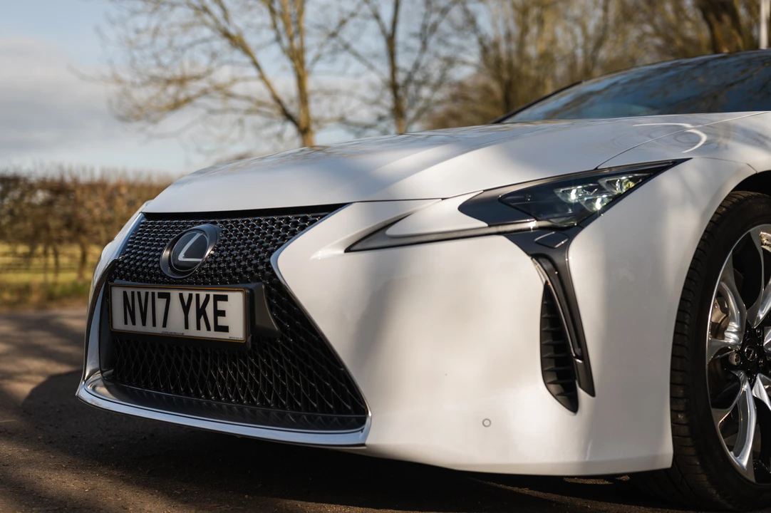 2017 Lexus LC - Image 29 of 31