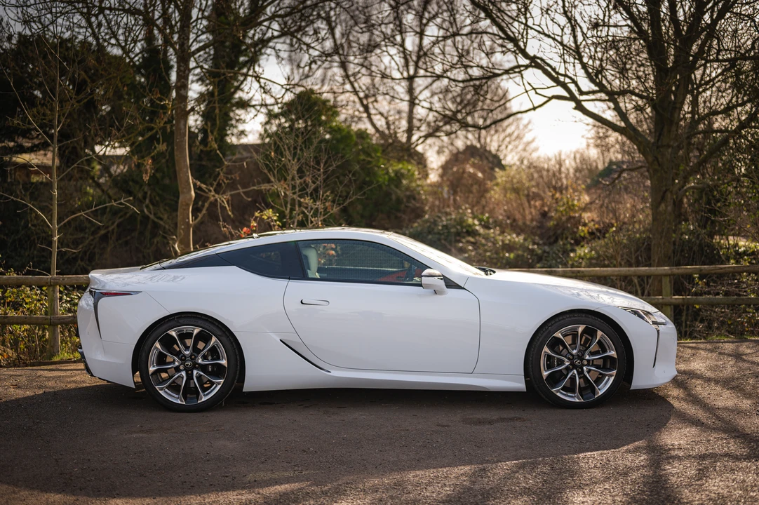 2017 Lexus LC - Image 6 of 31