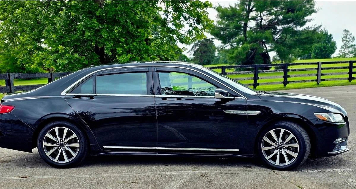 2017 Lincoln Continental 10th Gen - Image 7 of 17